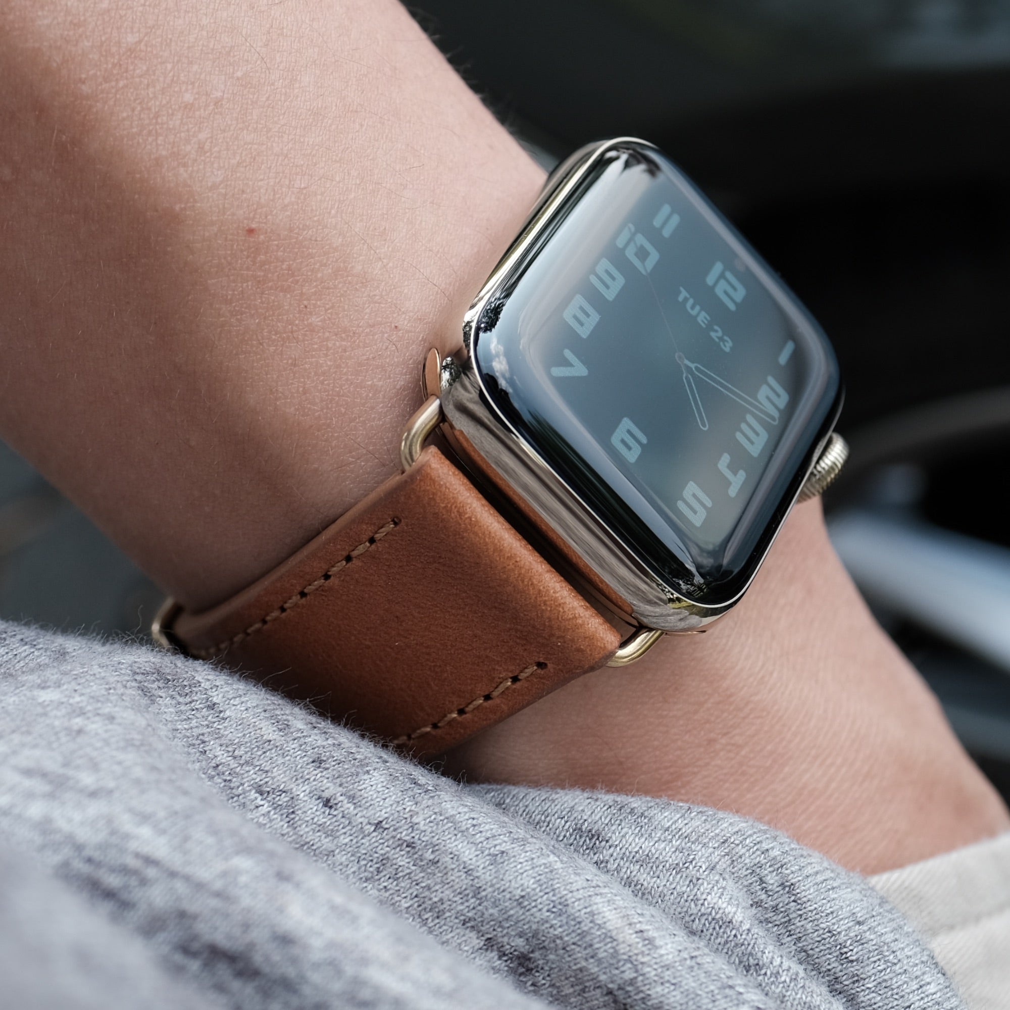 Pin & Buckle - Buttero Leather Apple Watch Band - Full-Grain Vegetable Tanned Leather Apple Watch Band - Sahara - Gold - 2