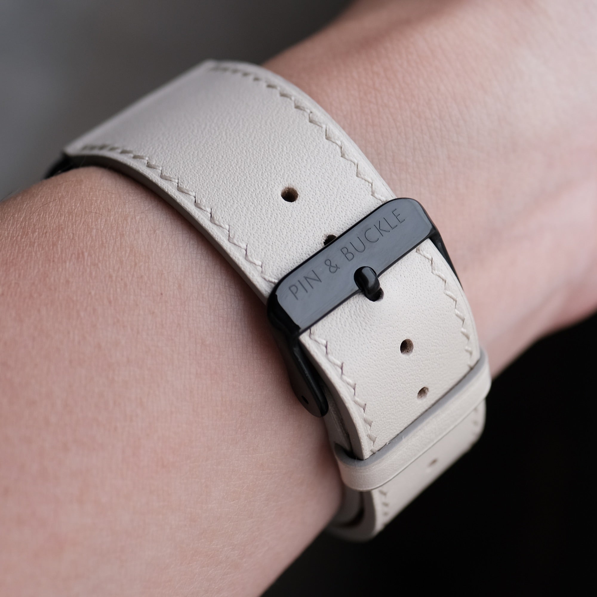 Pin & Buckle - Luxe - Leather Apple Watch Band - Sabbia - Black Stainless Steel Buckle