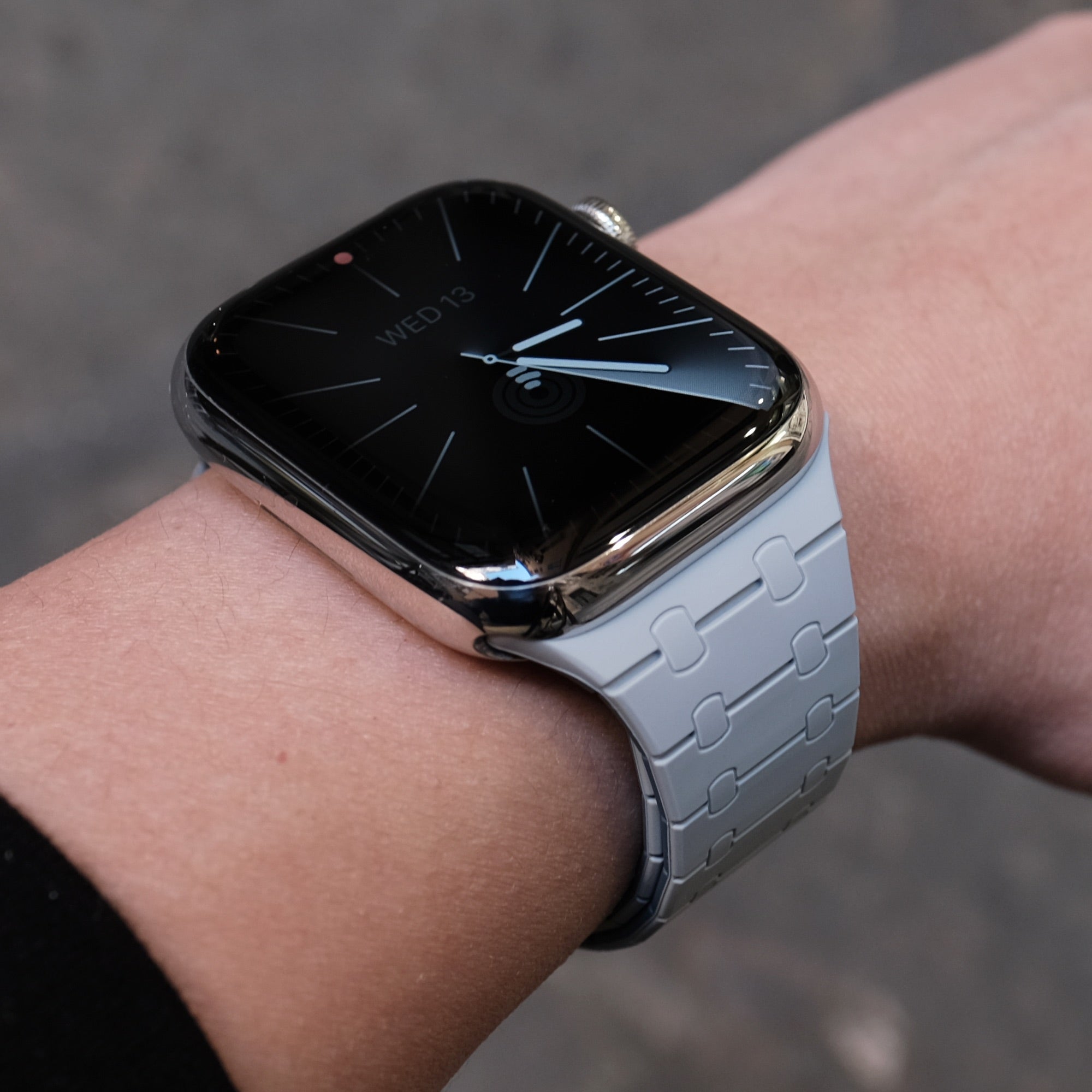 Pin & Buckle - MagnaLoop Apple Watch Band - Magnetic Loop Band for Apple Watch - Grey Sky