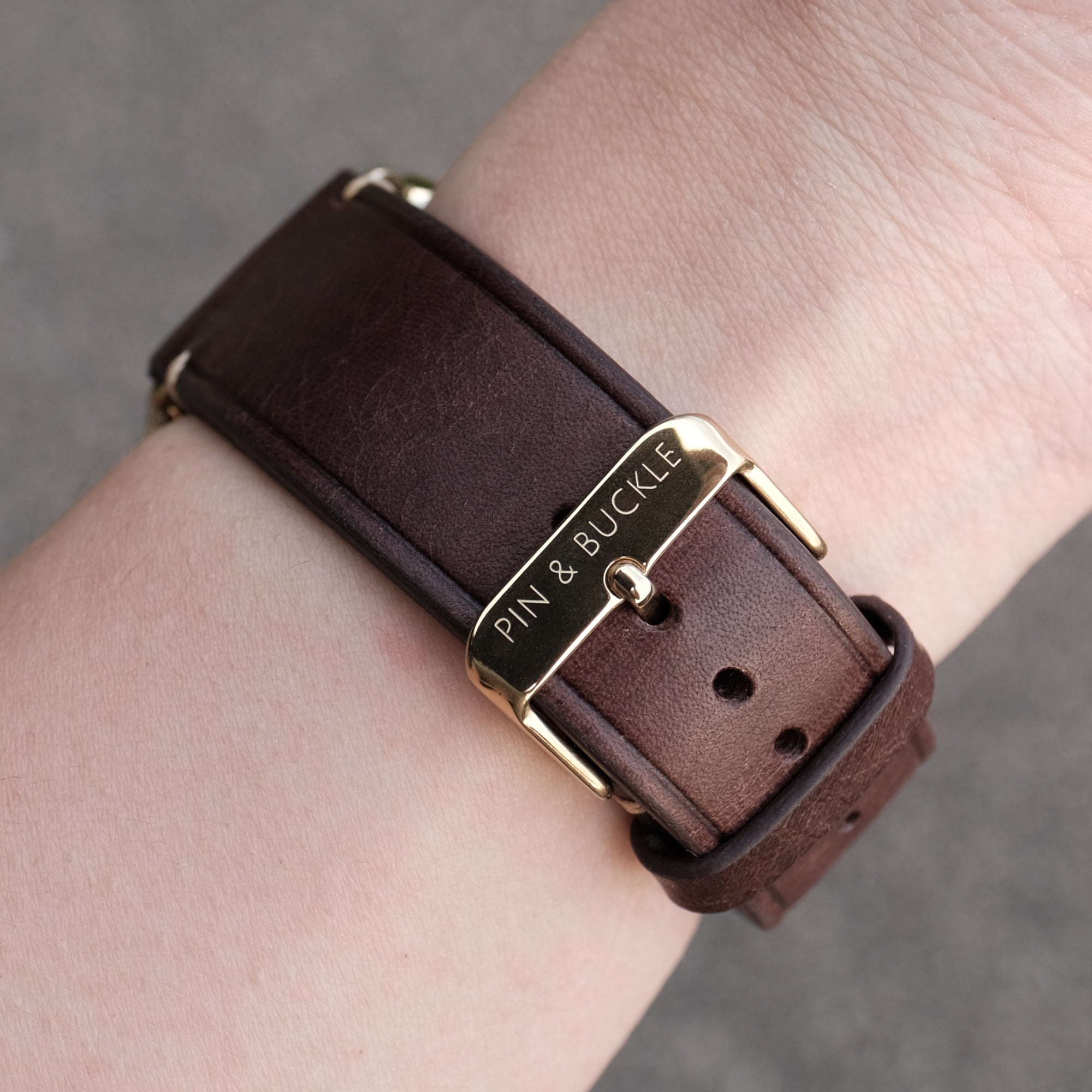 Pin & Buckle Full Grain Vegetable Tanned Leather Apple Watch Band - Vintage Collection - Espresso - Buckle - Gold