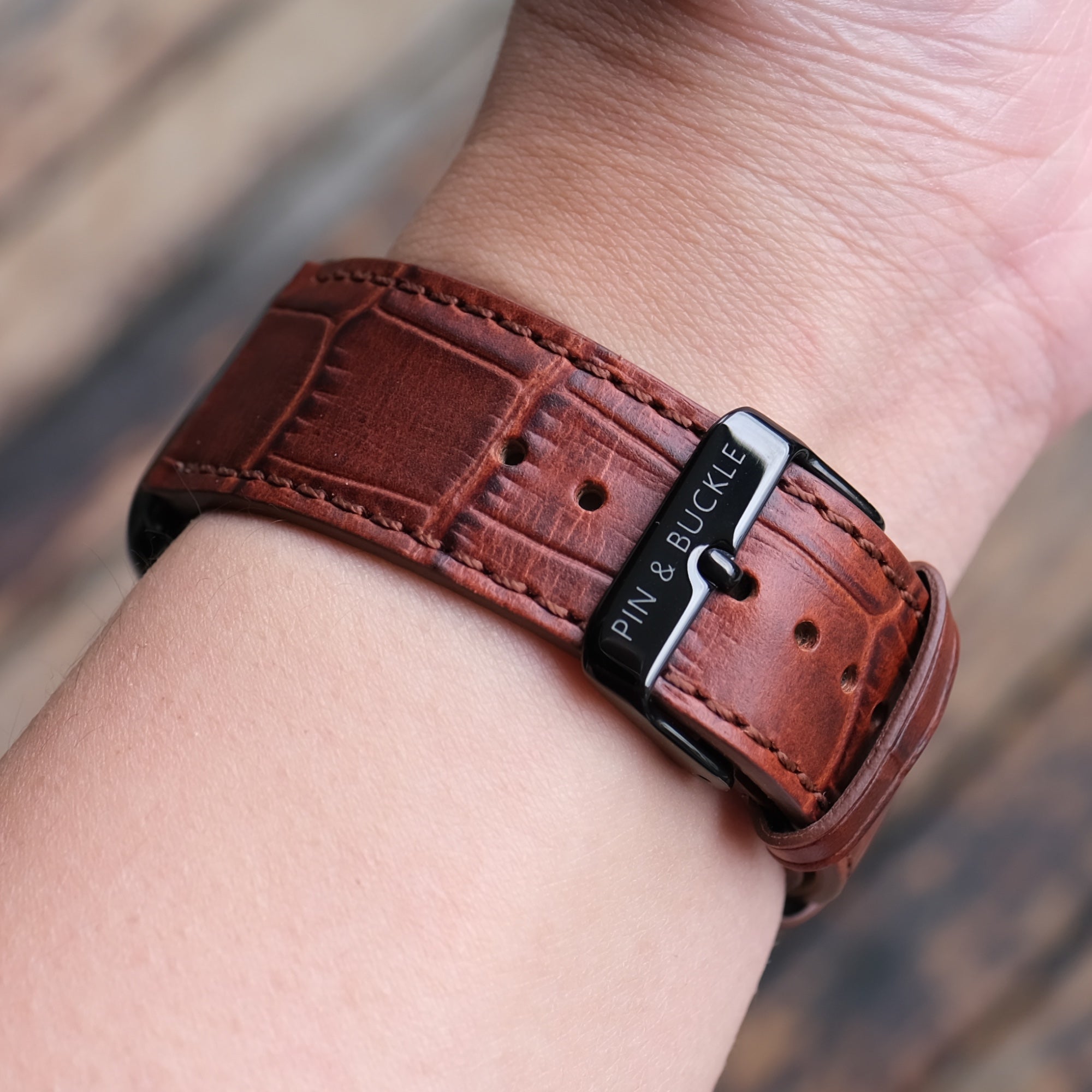 Pin and Buckle - Embossed Full-Grain Leather Apple Watch Bands - Aligator - Mahogany - Black - Buckle