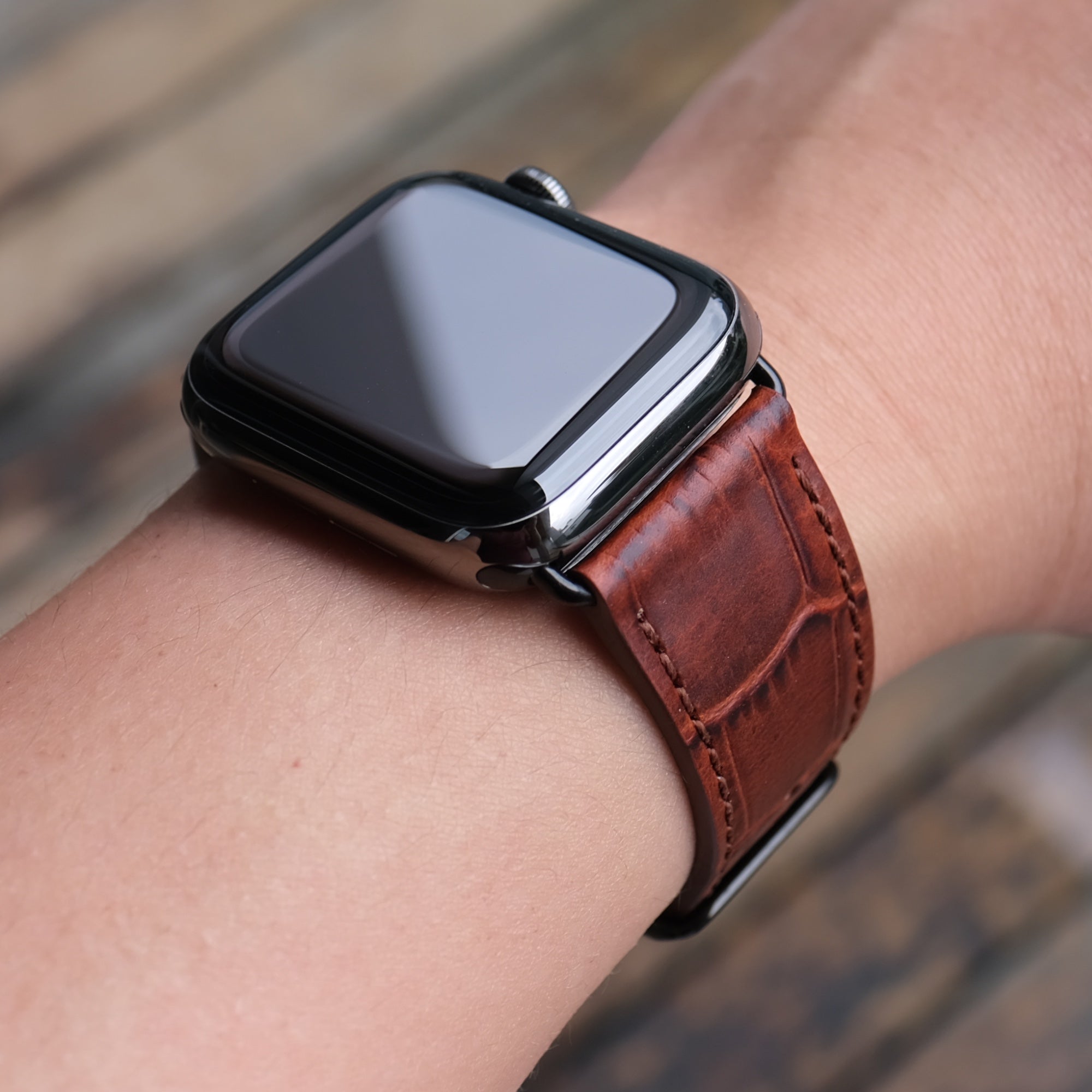 Pin and Buckle - Embossed Full-Grain Leather Apple Watch Bands - Aligator - Mahogany - Black