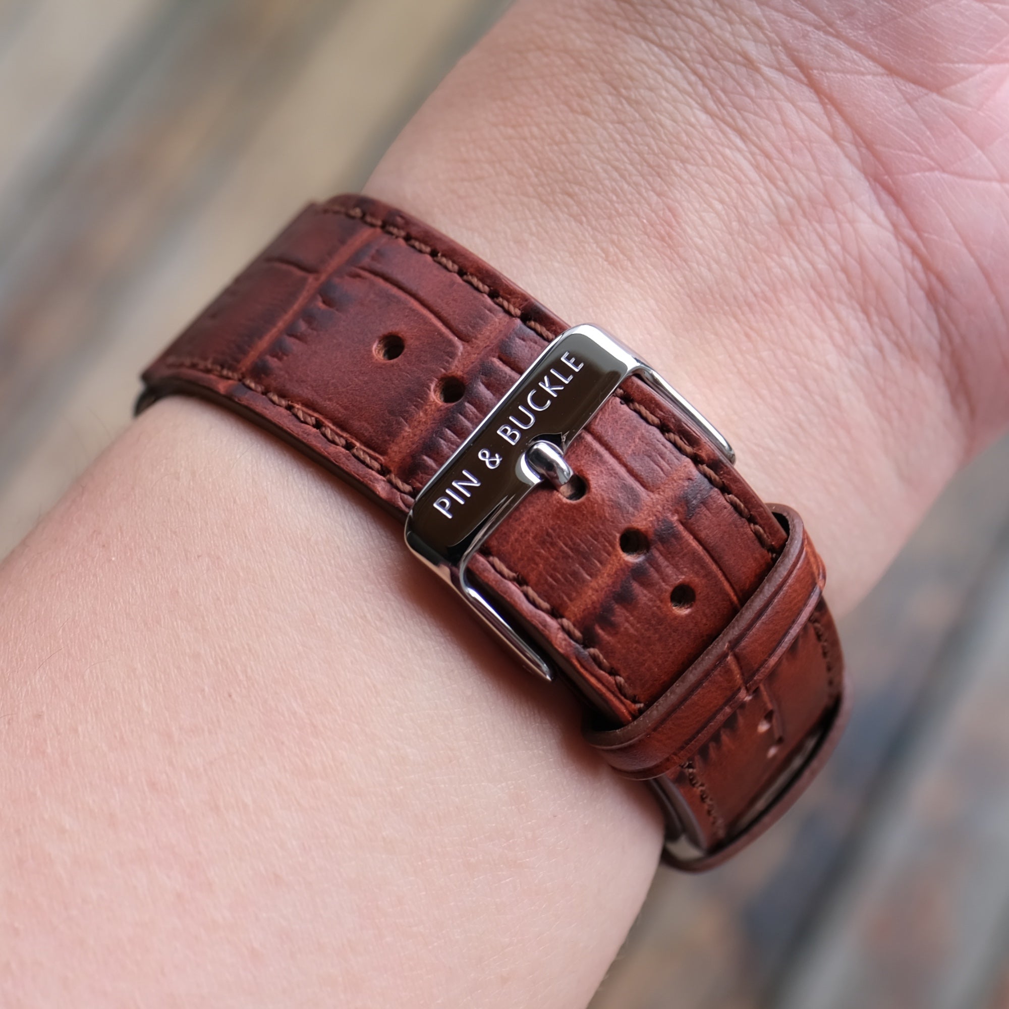 Pin and Buckle - Embossed Full-Grain Leather Apple Watch Bands - Aligator - Mahogany - Silver - Buckle