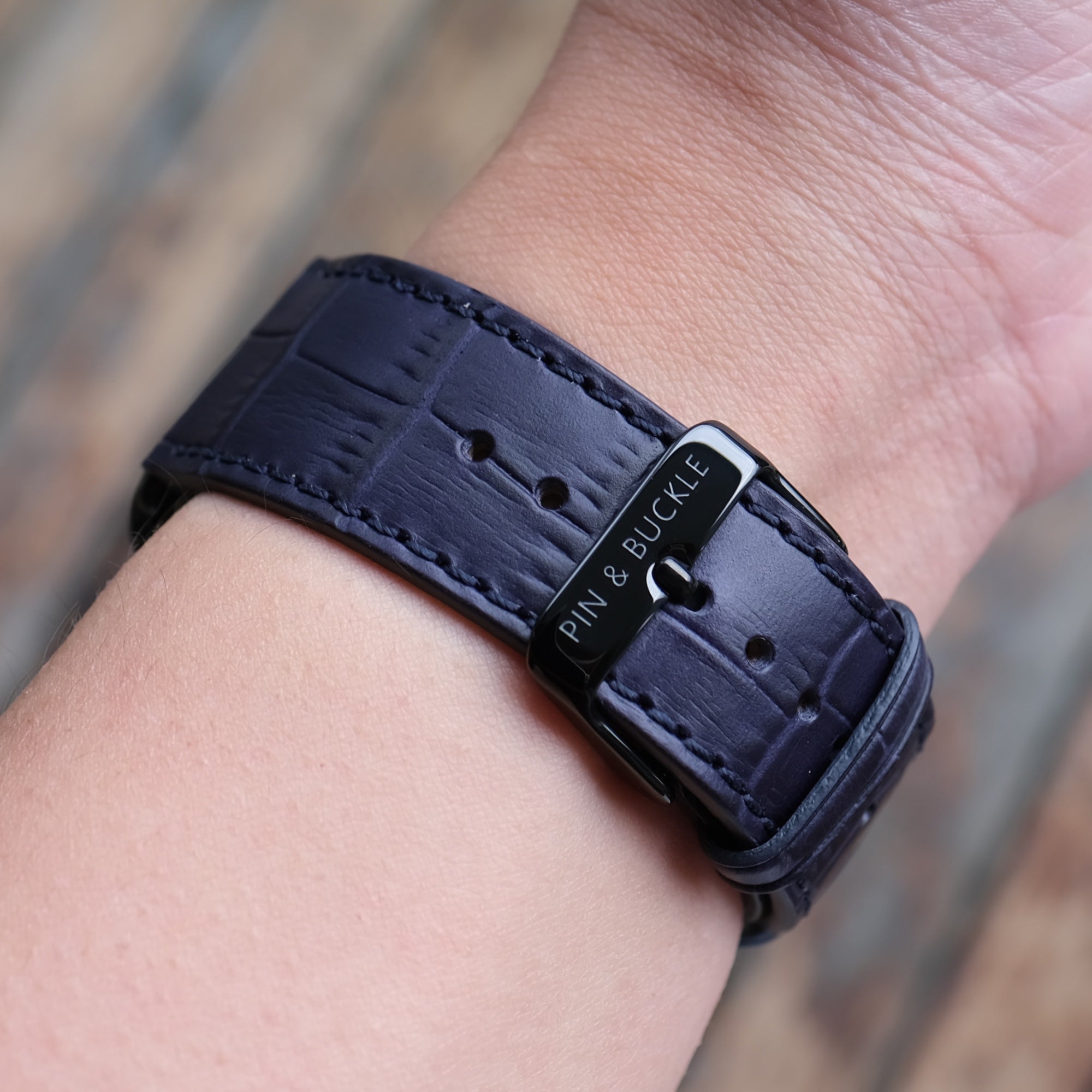 Pin and Buckle - Embossed Full-Grain Leather Apple Watch Bands - Aligator - Midnight Blue - Black - Buckle